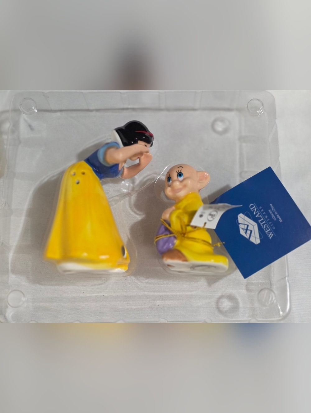 Westland Giftware Disney Snow White/Dopey Magnetic Ceramic Salt AndPepper Shaker - Picture 3 of 10